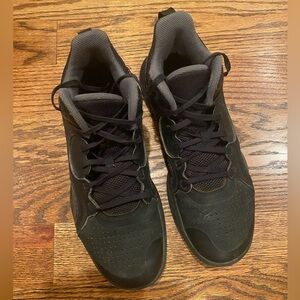 Nike Fly By Mid Men’s Black Basketball Sneakers Lace up.